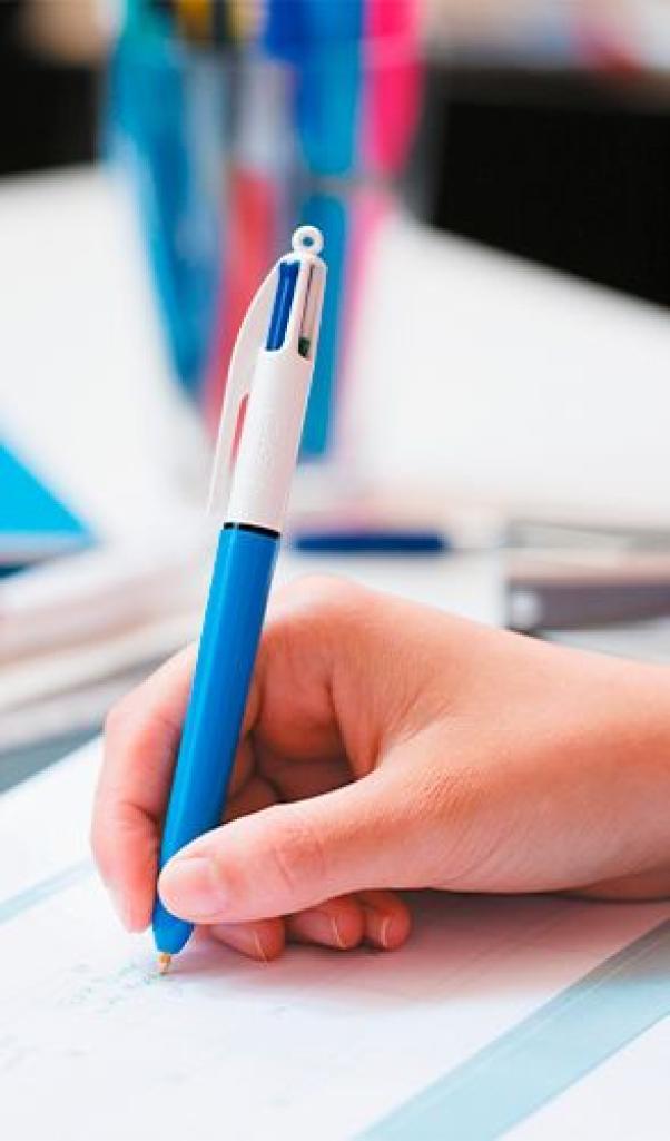 bic bic 4 colori penna a sfera a scatto contenente 4 colori rosso nero blu e verde con punta da 1,0 mm - foto 2