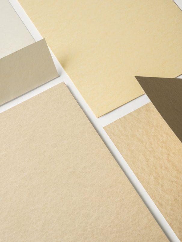 favini favini calligraphy carta pergamena a4 21x29,7cm conf da 50  fogli da 90 gr/mq colore nocciola - foto 2